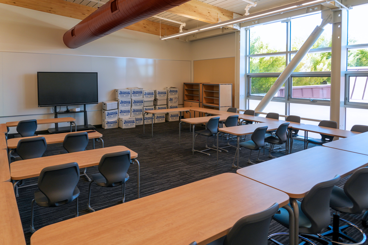 Piner HS Folia Classroom Ribbon Cutting event